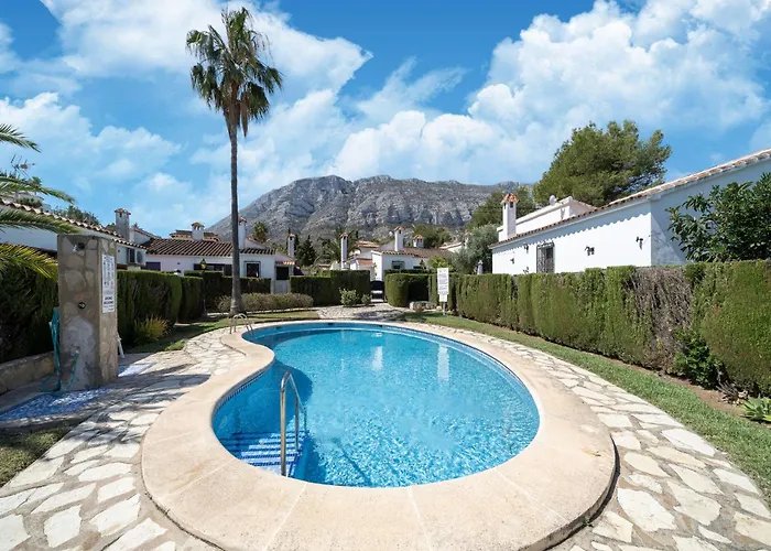 Spacious Holiday Home With Private Garden