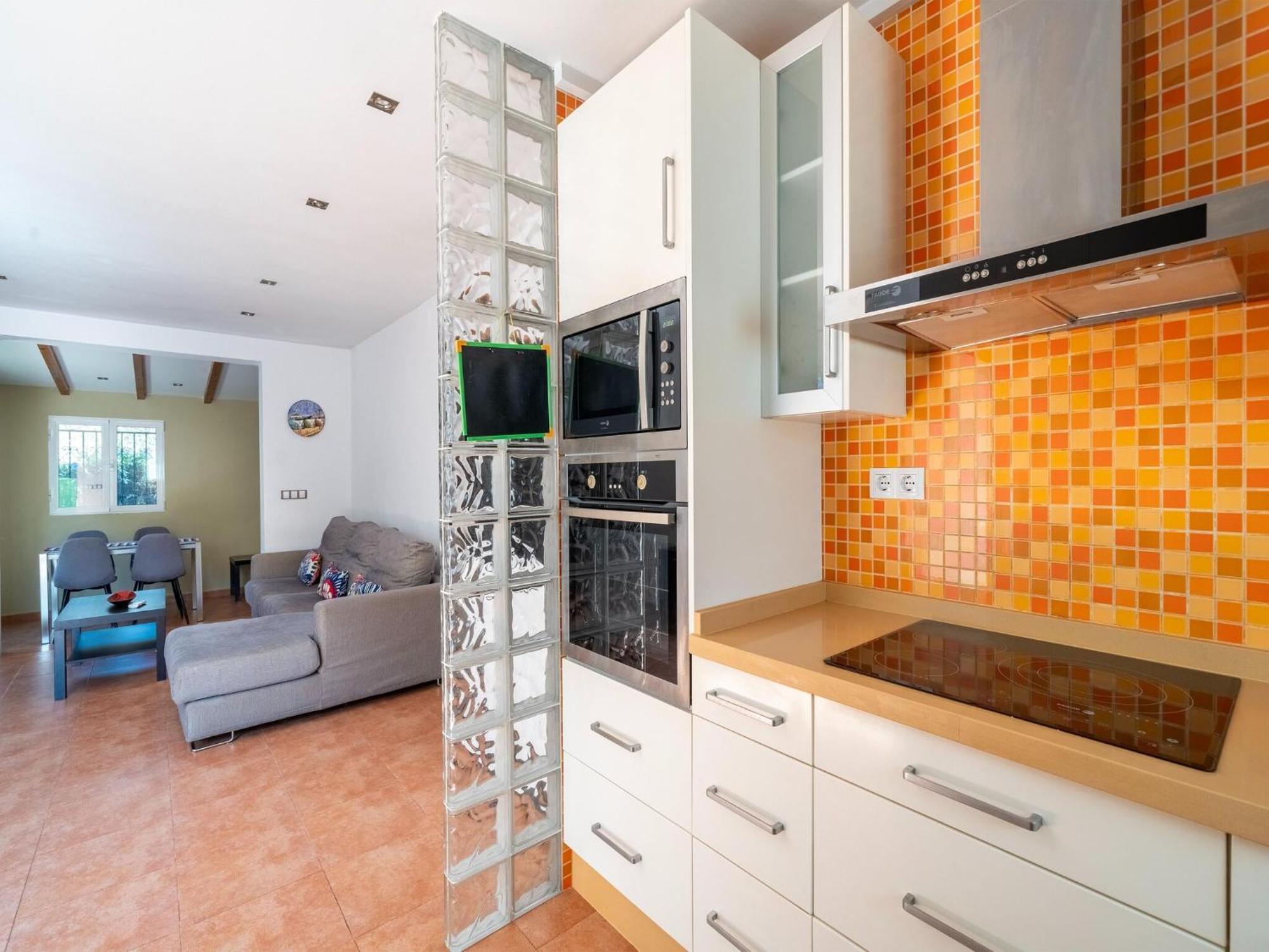 Vakantiehuis Spacious With Private Garden