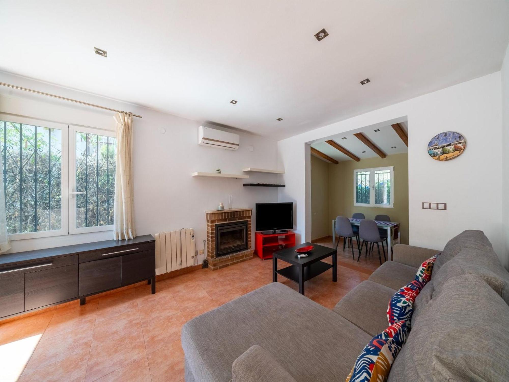 Vakantiehuis Spacious With Private Garden