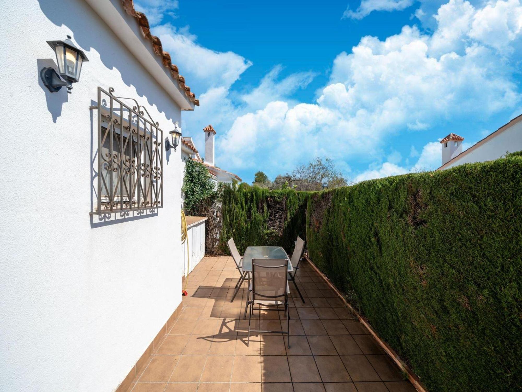 Spacious With Private Garden Dénia